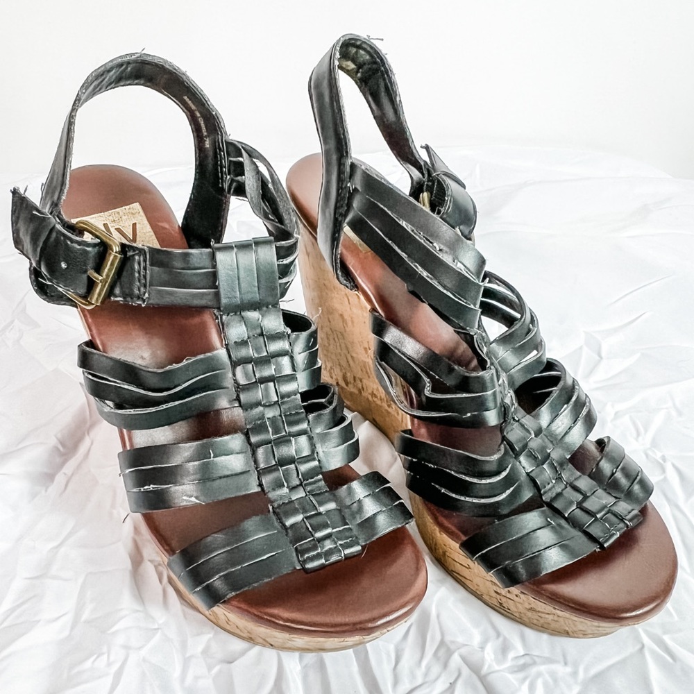 DV by Dolce Vita platform wedged sandals - size 7